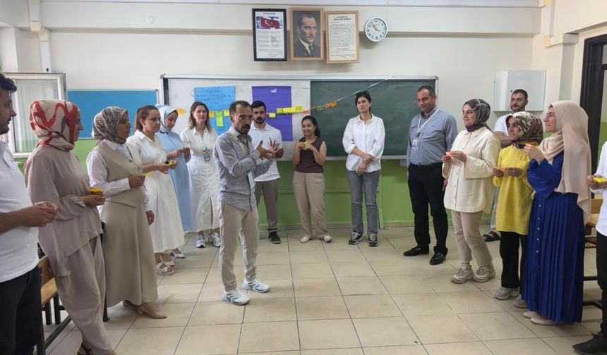 Okullar kapandı ama öğretmenler devam ediyor