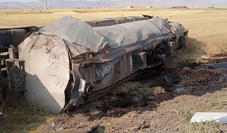 Mardin'de yakıt tankeri devrildi