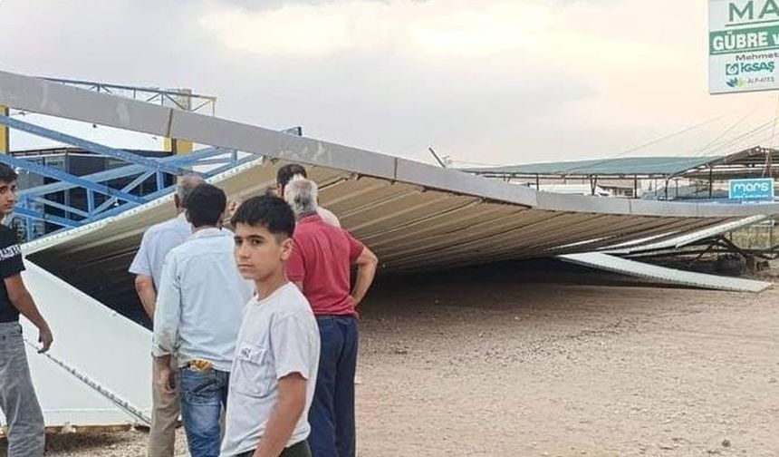 Urfa cehennemi yaşadı; Çatılar uçtu, direkler devrildi