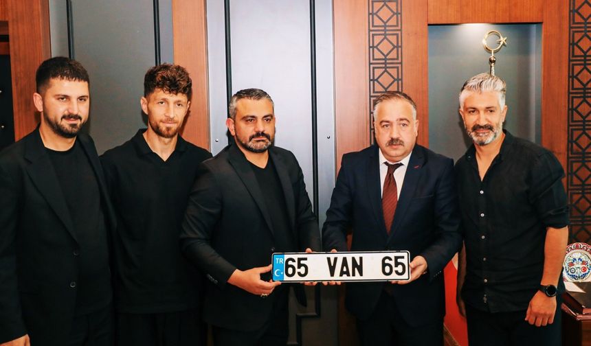 Emniyetten Vanspor'a, "65 VAN 65" plaka hediyesi!