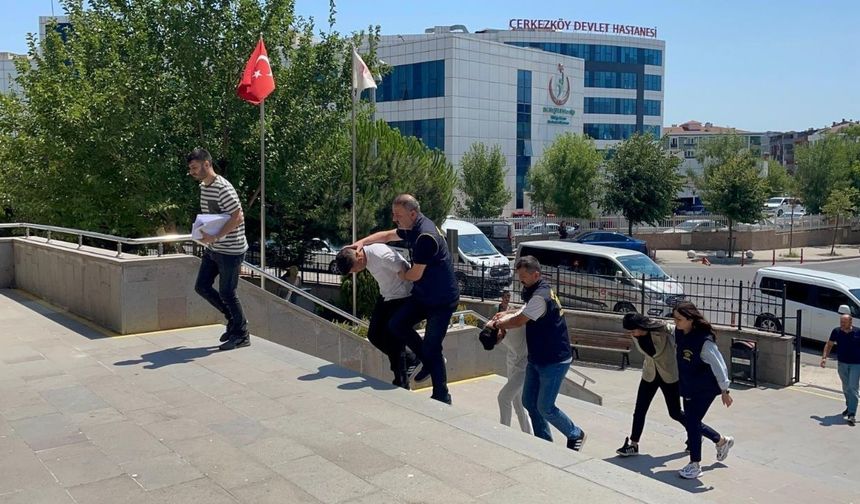 Sahte basın kartıyla dolandırıcılık yapan 3 kişi gözaltına alındı
