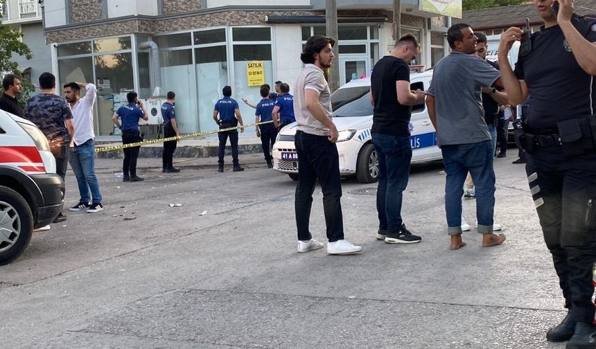İki aile arasında silahlı ve sopalı kavga: 2'si ağır 8 yaralı