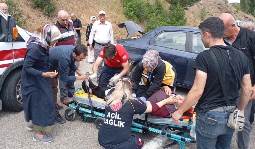 Kontrolden çıkan otomobil metrelerce sürüklendi: 4 yaralı