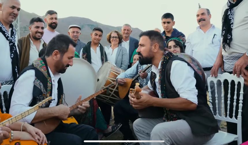 Kürt ozanlar “Berhev 3” atışmasında yeniden sahnede
