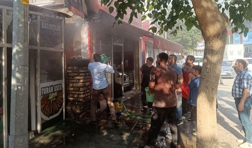 Van’da iş yerinde yangın paniği, vatandaşlar seferber oldu
