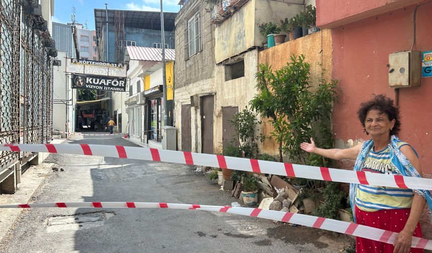 Yol çöktü, mahalle diken üstünde