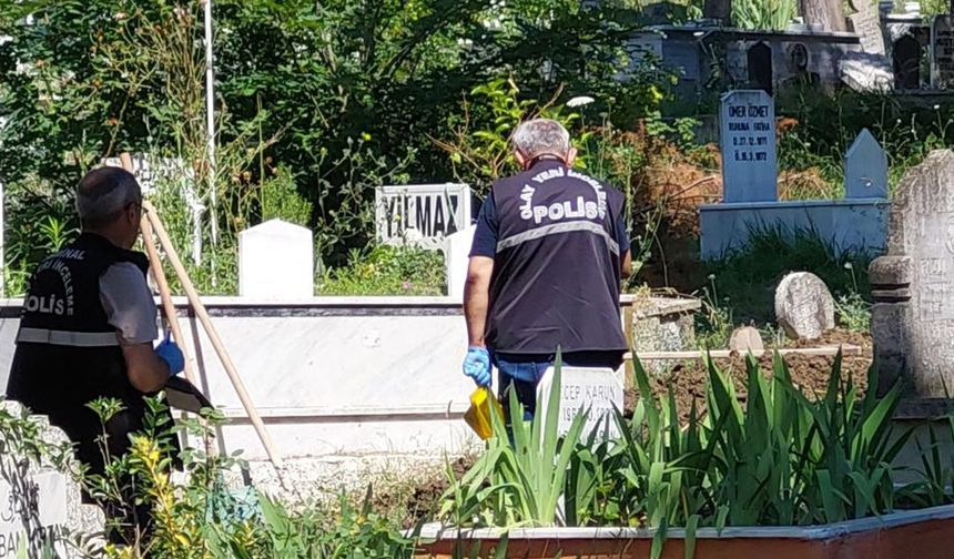 Mezarlıkta operasyon; kazıda tarihi silah çıktı