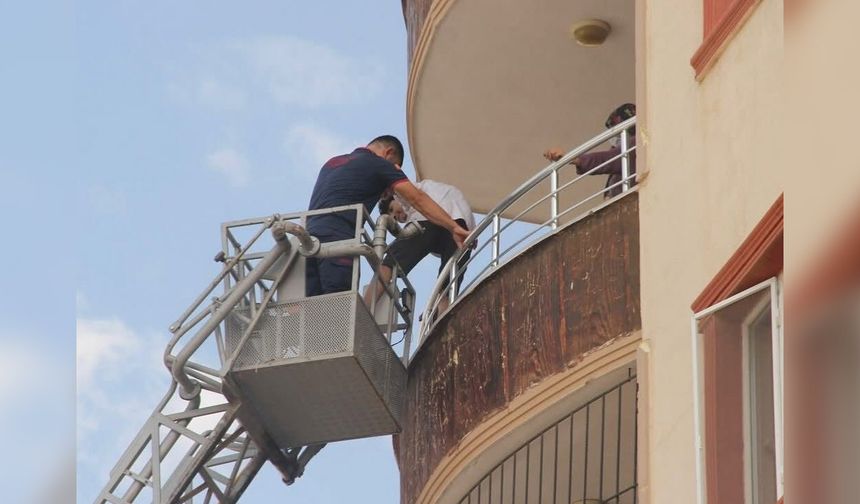 Siirt’te can pazarı: Yangın merdiveni alev aldı, 5 kişi yaralandı