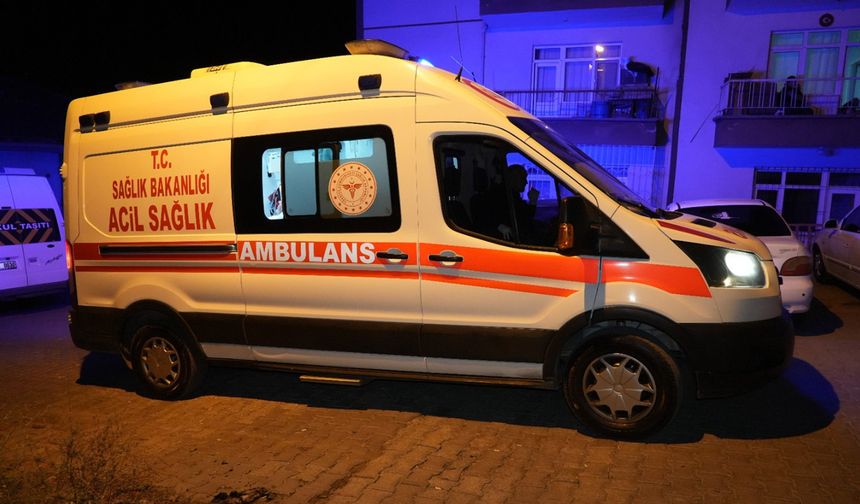 Alkol, şişedeki gibi durmadı: Babasını darp etti, kendini yaraladı