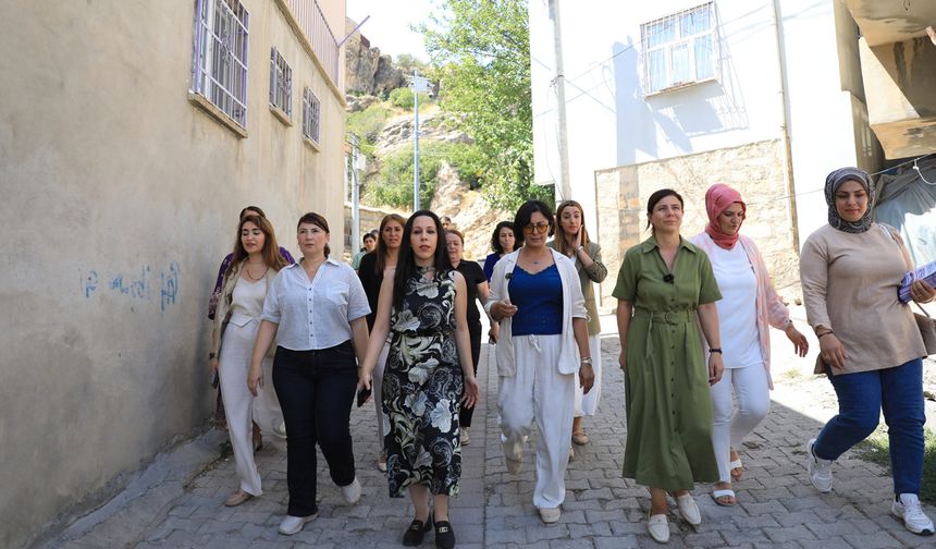 Diyarbakır’da kadın Eşbaşkanlar şiddete karşı sahada