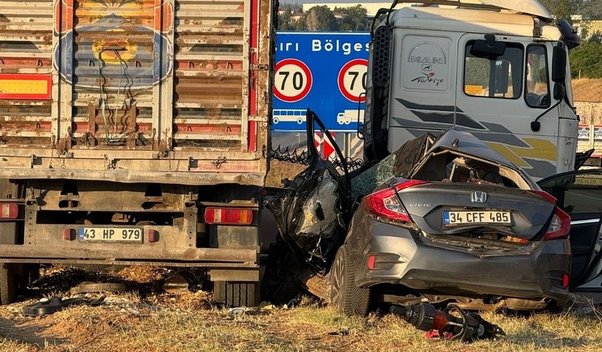 Tır, otomobili biçti: 1 ölü, 3 yaralı
