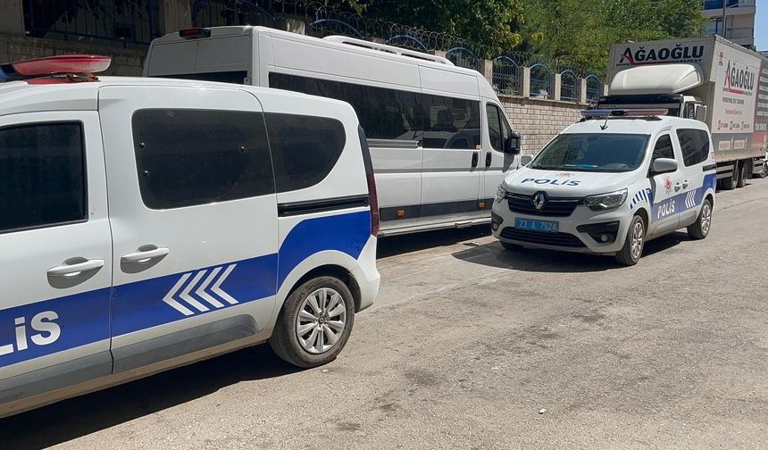 Silahını temizlerken mermi patladı: 1 yaralı