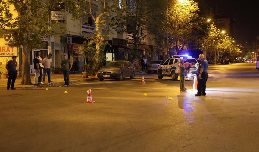 Sokak ortasında silahla defalarca ateş açtılar!