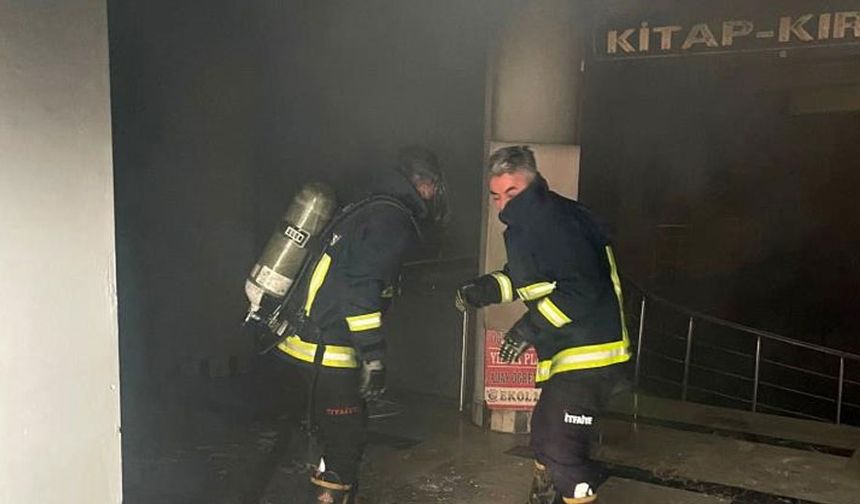 Van’daki iş merkezinde yangın: 4 dükkan kül oldu