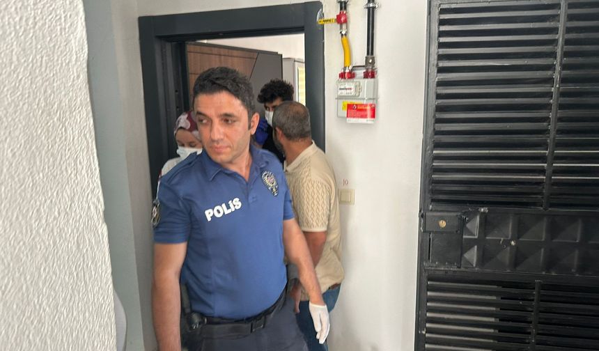 ‘Evden ceset kokusu geliyor’ ihbarı ekipleri alarma geçirdi
