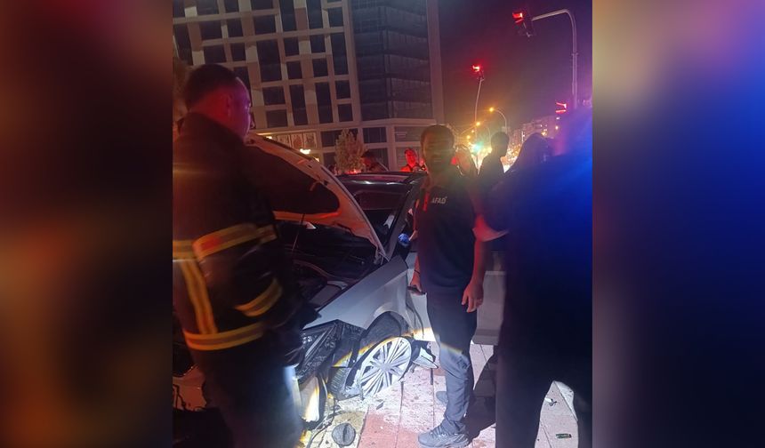 Batman'da otomobil takla attı: 2 yaralı