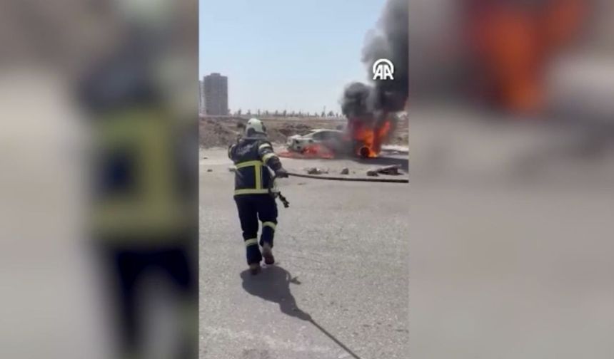 Diyarbakır'da otomobil cayır cayır yandı