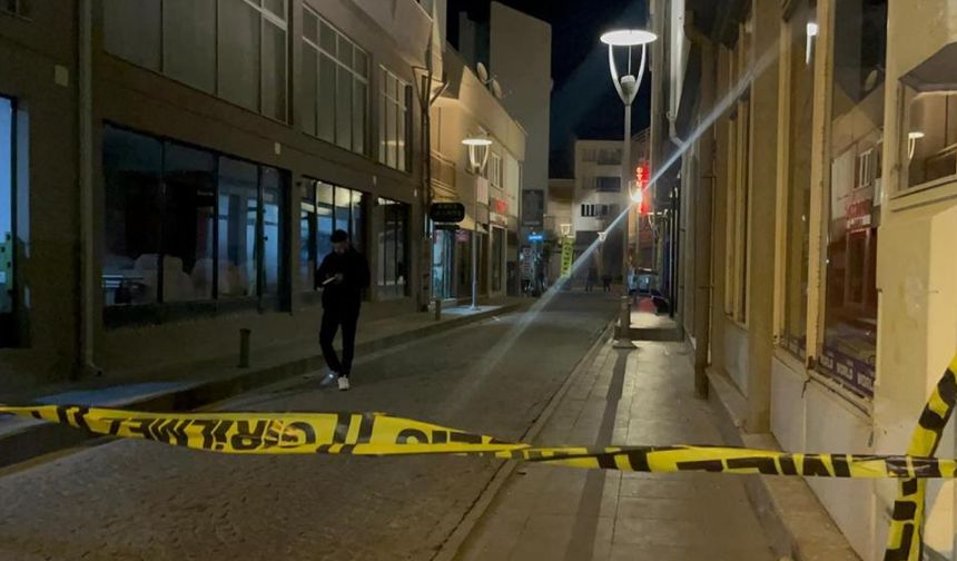"Yan baktın" diyerek kuryeyi bıçakladılar