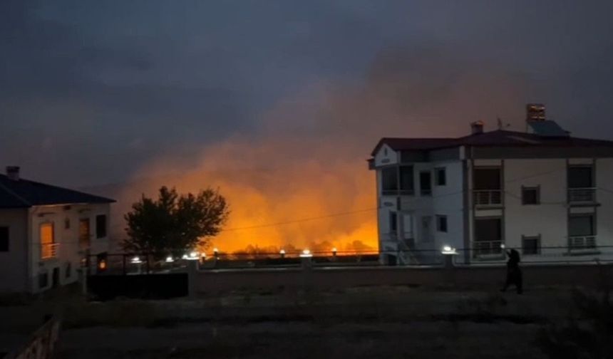 Elazığ Kovancılar’da yangın köyü sardı