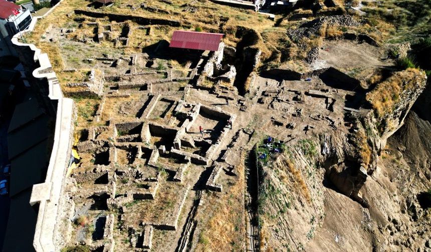 Kazılarda Bitlis Kalesi’nin gizemli anahtarı bulundu