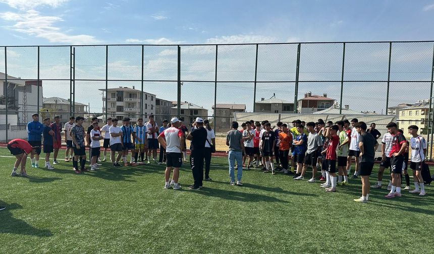 Van’da futbol seçmelerine yoğun ilgi