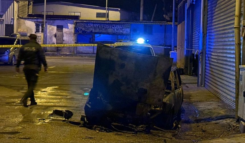 Park halindeki araçları hedef aldı, 5 aracı kundakladı