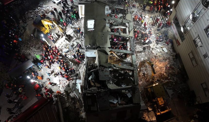 Gebze’deki enkaz başında 14. saat: Umut, betonun altında direniyor