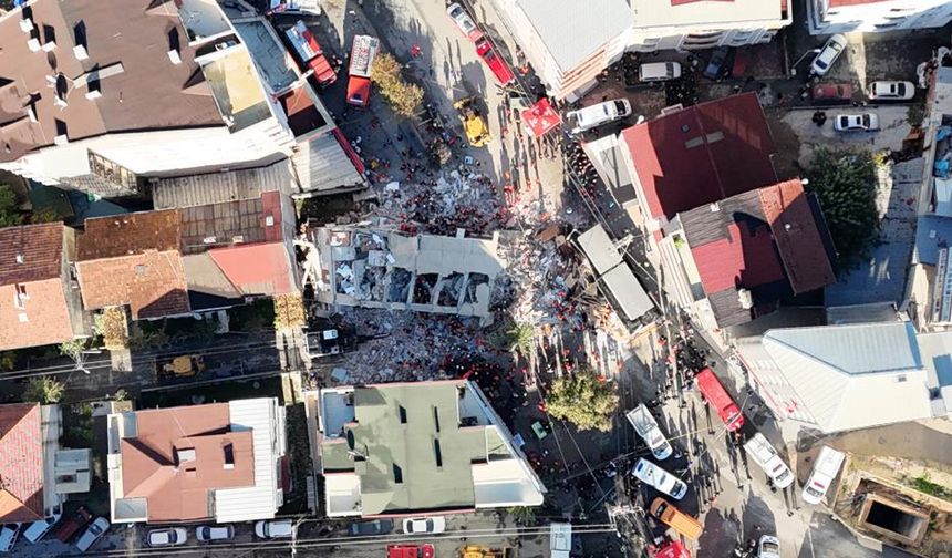 Gebze'de çöken bina havadan görüntülendi