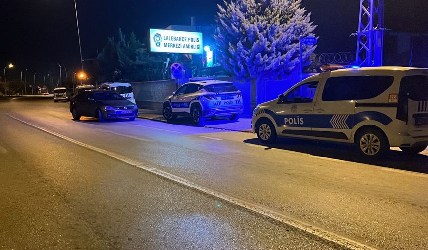 Husumetlisini sırtından bıçaklayarak öldürdü