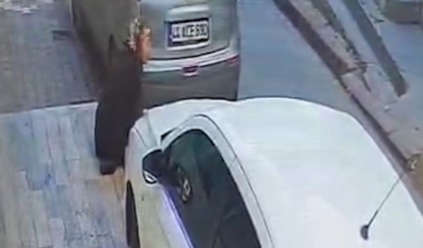 Kaldırım kenarında dinlenirken altınlarını unuttu