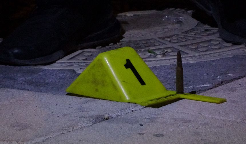 Kaldırımda bulunan kalaşnikof mermisi polisi alarma geçirdi