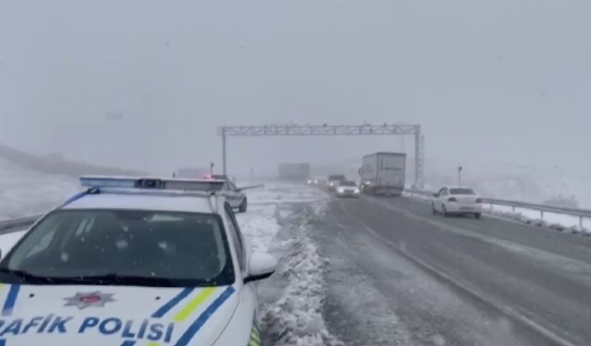 Kar yağışları başladı, ulaşımda aksamalar yaşanıyor