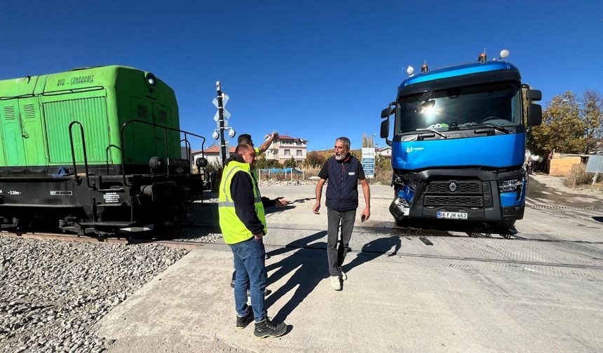 Malatya’da tren tırı biçti!