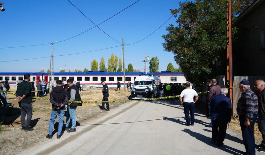 Muş’ta tren öğrenci servisini biçti: 17 yaralı