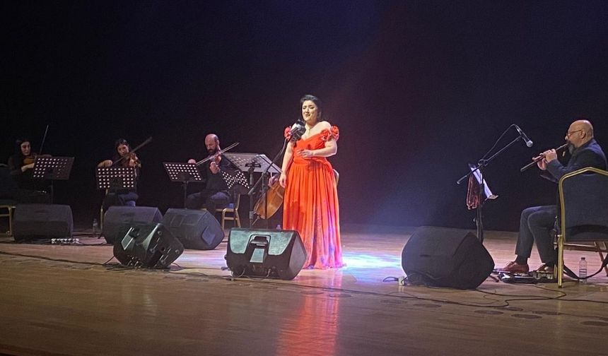Kürt Soprano Pervin Chakar’dan Diyarbakır’da büyüleyen konser