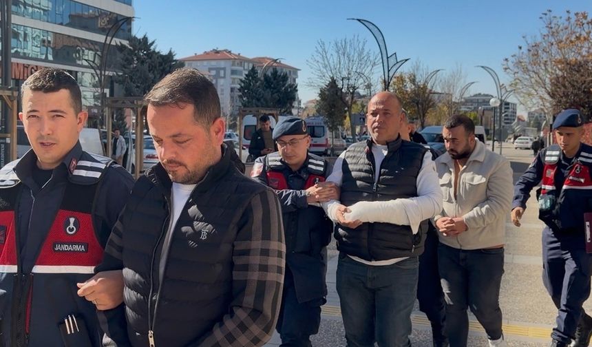 Polise yumruklu saldırıya 3 tutuklama