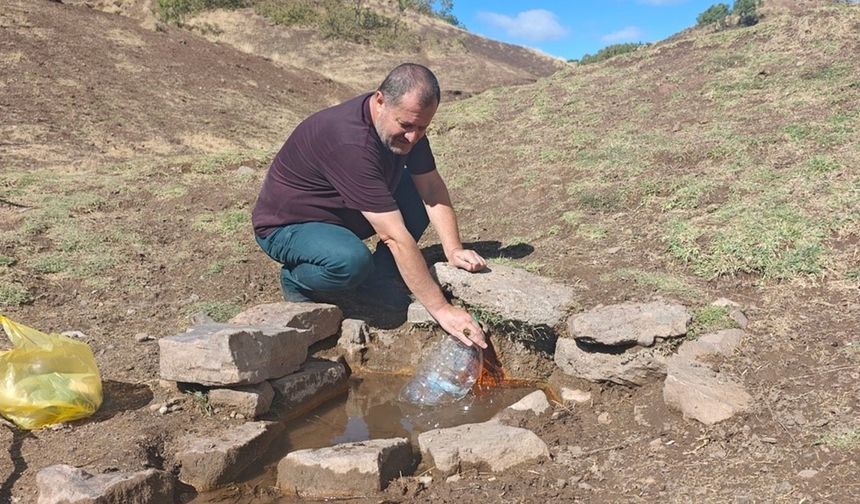 ‘Şifalı su’ için kilometrelerce yol yürüyorlar