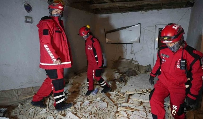 Düğün hazırlığı yaparken tavan çöktü: 6 yaralı