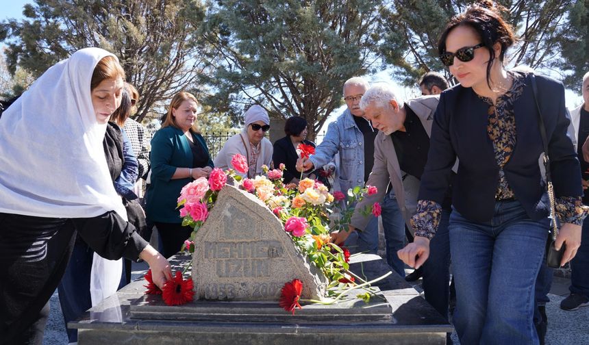 Yazar Mehmed Uzun mezarı başında anıldı