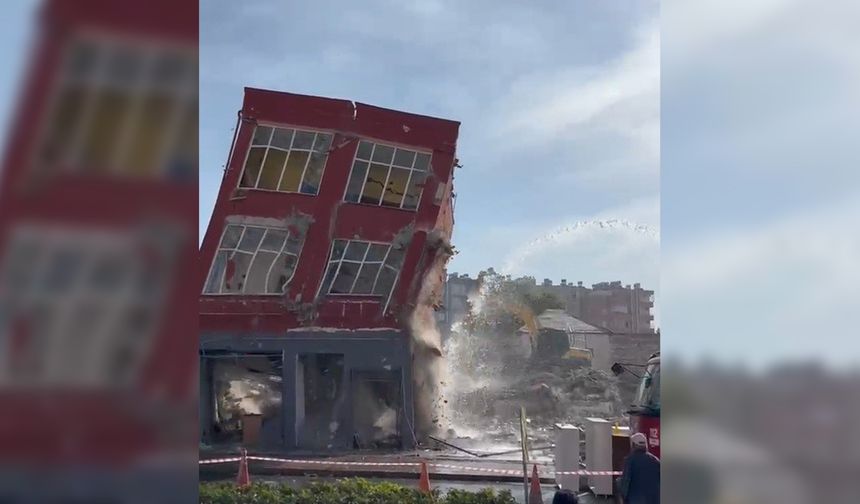 2 katlı binaya dokunmadan titreşimle yıkıldı