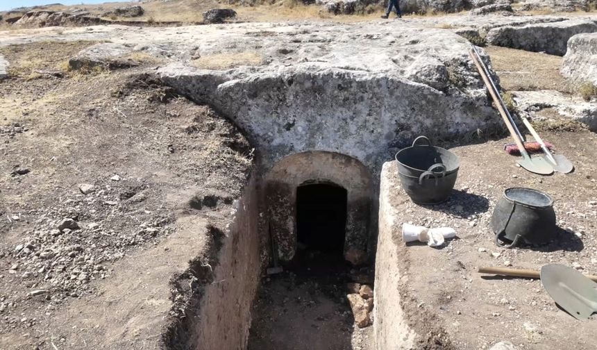Adıyaman'da 1800 yıllık oda mezarı bulundu