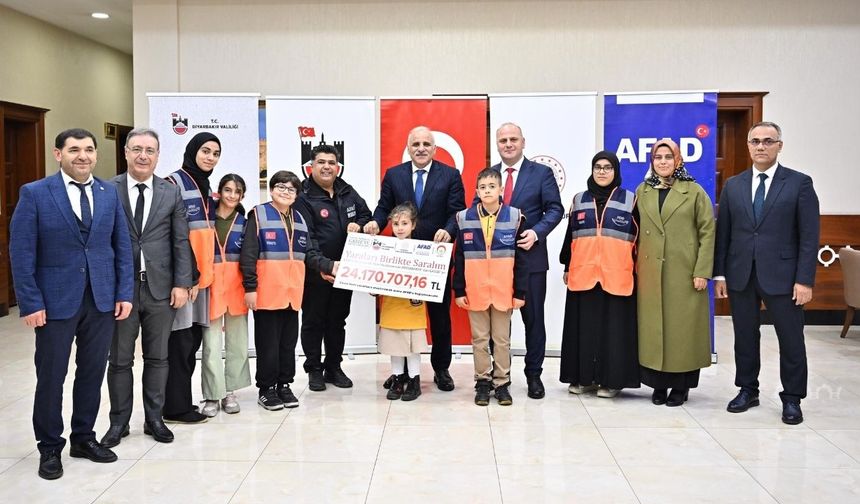 Diyarbakır’daki okullar Gazze için 24 milyon lira toplayarak AFAD'a teslim etti