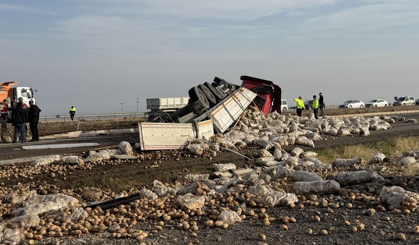 Diyarbakır-Şanlıurfa kara yolunda feci kaza: Ulaşım kontrollü sağlanıyor