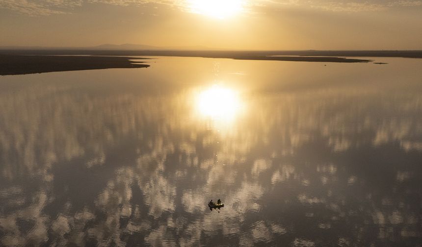 Diyarbakır’da gün batımında balık avcılığı