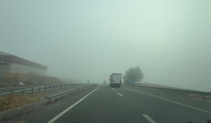 Diyarbakır’da sis esareti, görüş mesafesi 30 metreye düştü