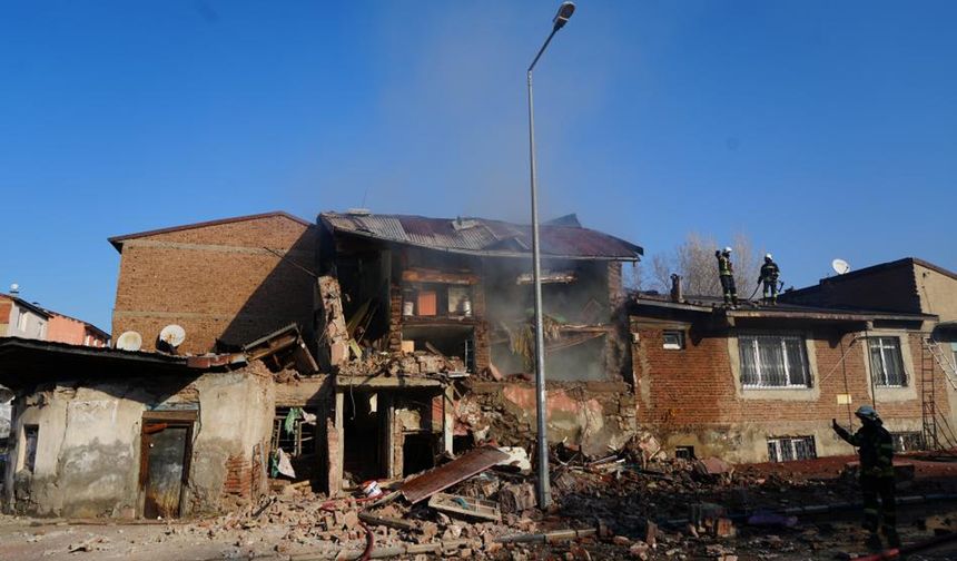 Erzurum'da infial yaratan olay: Doğalgaz patladı, 2 ev çöktü