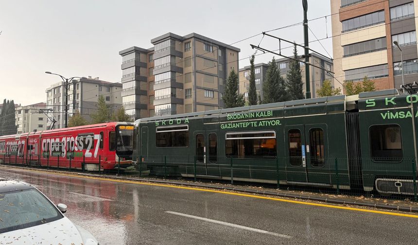 Gaziantep'te tramvaya yıldırım isabet etti