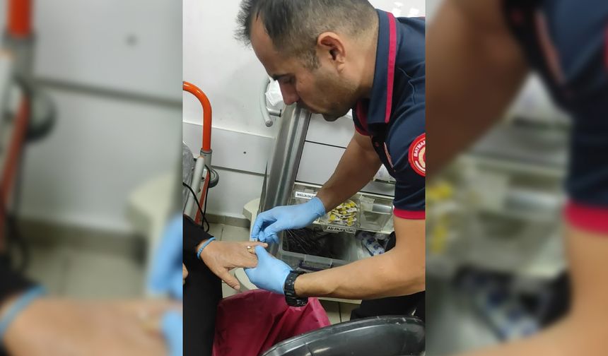 Hastanelik olan kadının yardımına, itfaiye ekipleri yetişti