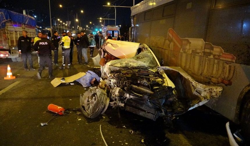 Malatya'da otomobil, halk otobüsü ve tıra çarptı: 2 ölü, 3 yaralı