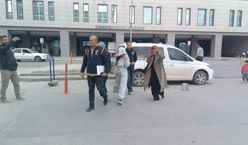 Masaj salonlarına fuhuş baskını: 5 gözaltı